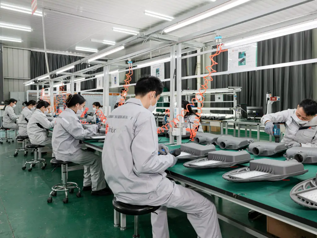 LED lamp production workshop, many workers working on the production line