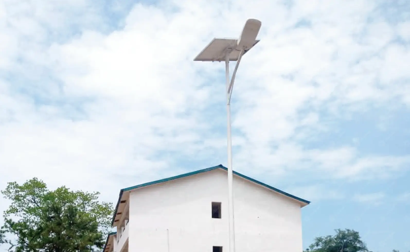 Solar Street Lights in the Urban and Rural Border_11